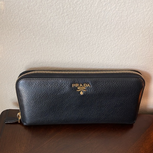 Authentic Prada Zippy Wallet - Picture 2 of 10